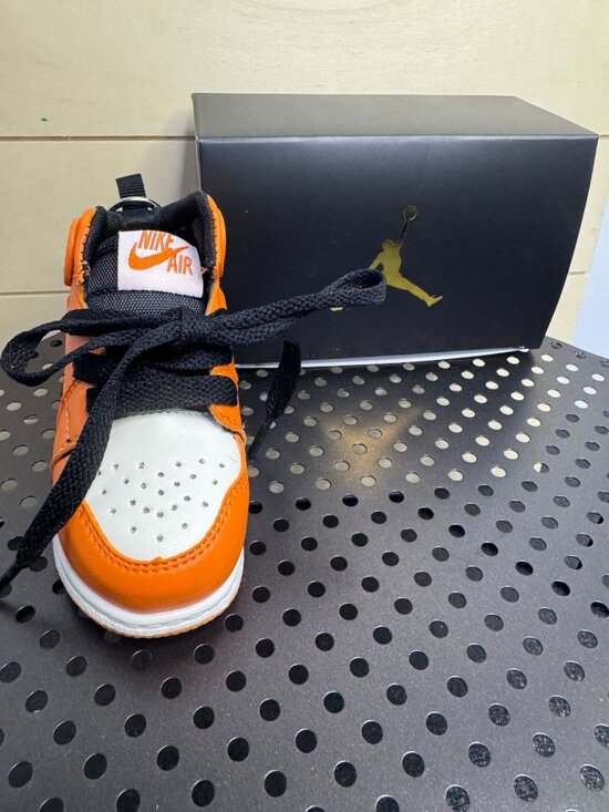 Nike Other - Mini Sneaker Keychain With 8000mAh Power Bank USB Port & Charging Cable - Air Jo